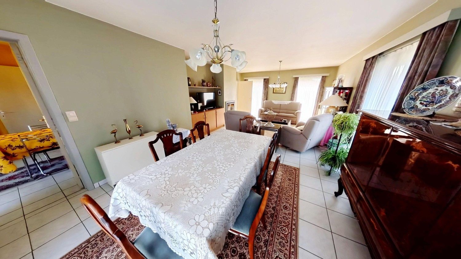 Ruime woning op toplocatie met grote tuin en inpandige garage! foto 6