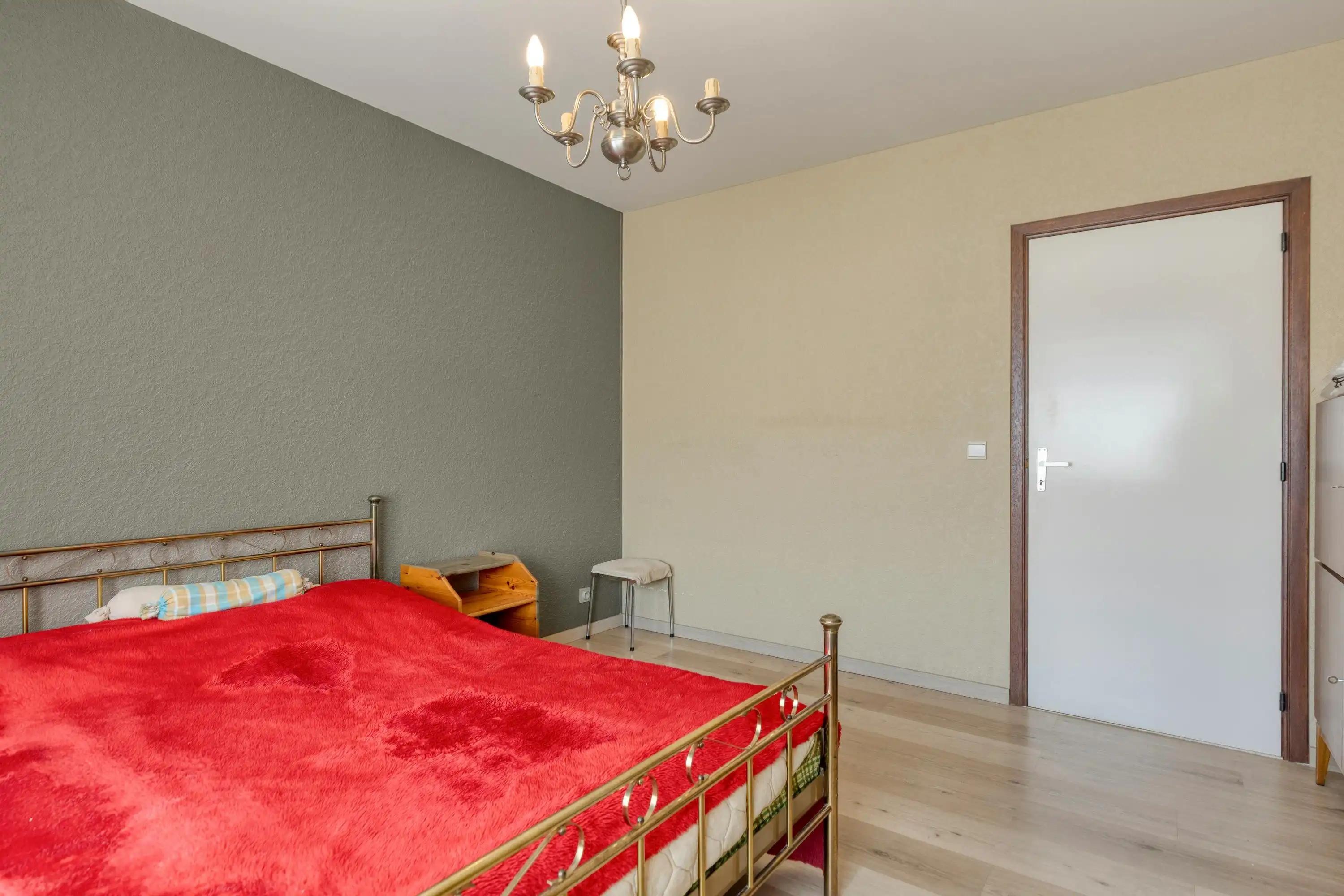 Huis met 3 slaapkamers en garage te koop in Merksem foto 12