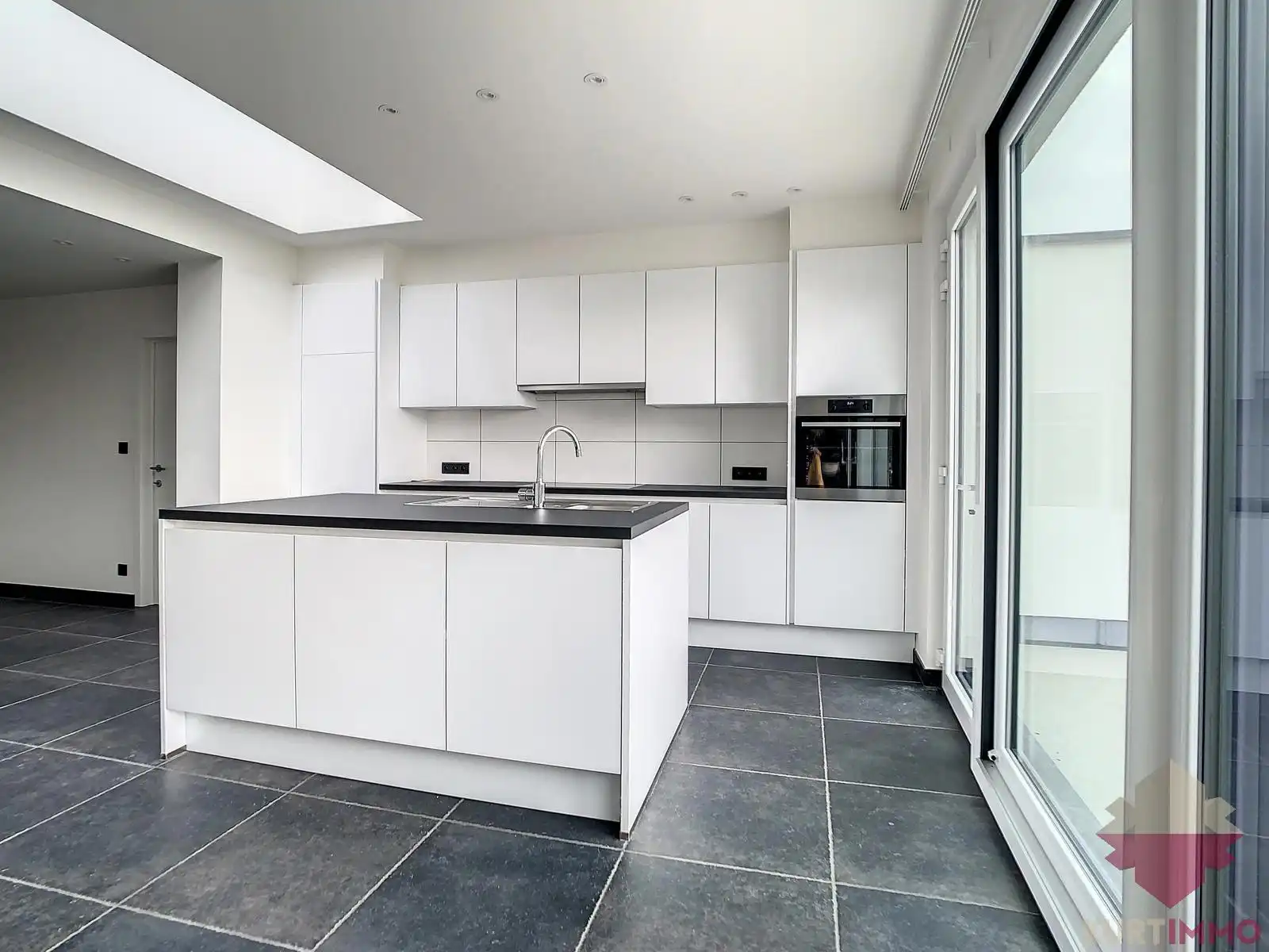 Prachtig gerenoveerde woning met 5 SLPK én tuin! foto 4