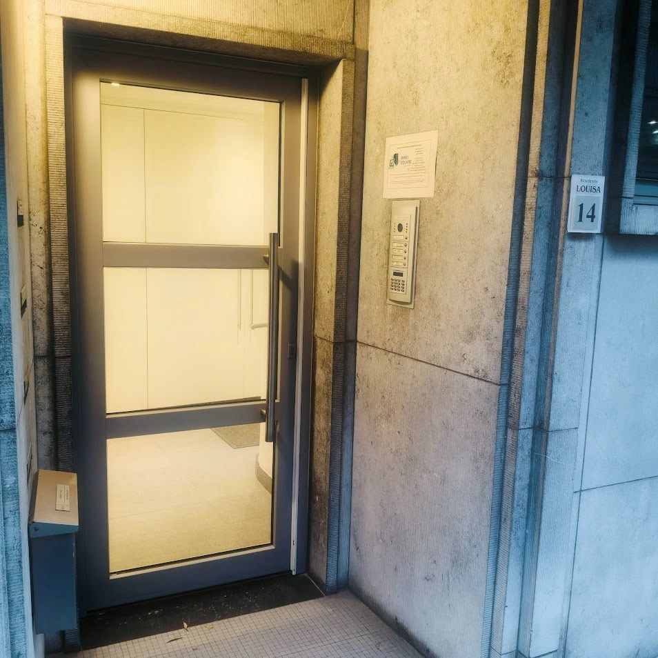 Instapklaar bemeubeld hoekappartement met 2 slaapkamers te koop in Oostende foto 3