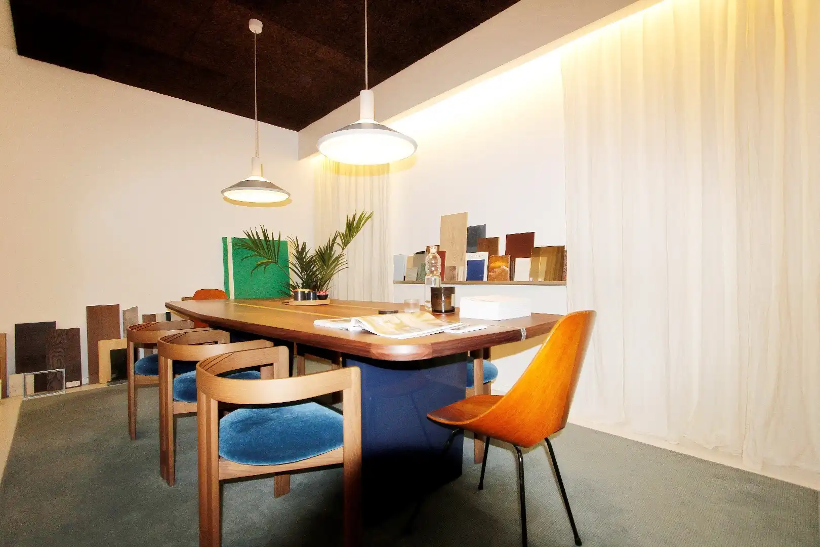 Ingericht en gemeubeld handelspand in een zijstraat van de Dumortierlaan te koop foto 7