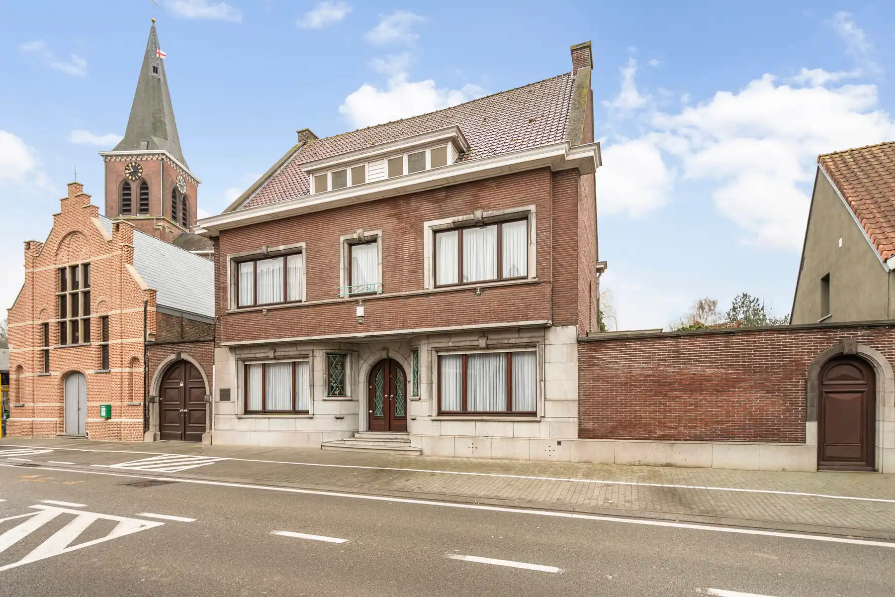 Imposante herenwoning met loods in hartje Overmere  foto 7