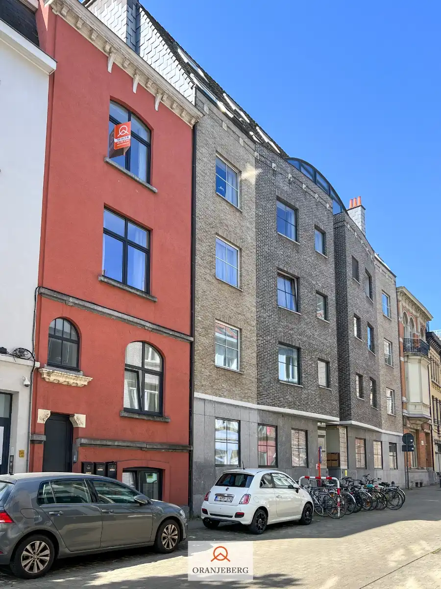 Gerenoveerde studio/appartement met unieke ligging. foto 2