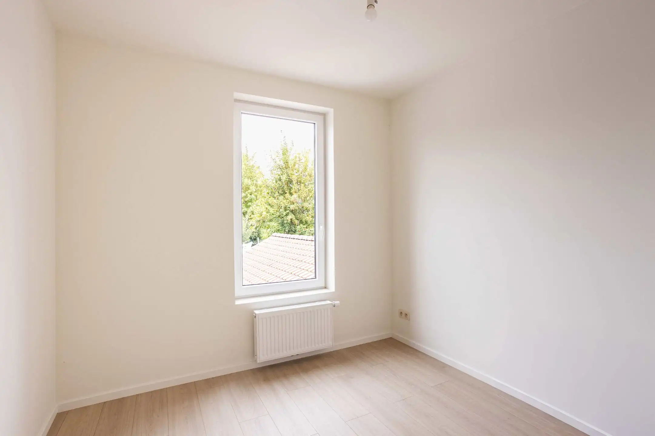 Volledig gerenoveerde woning met 4 slaapkamers foto 14
