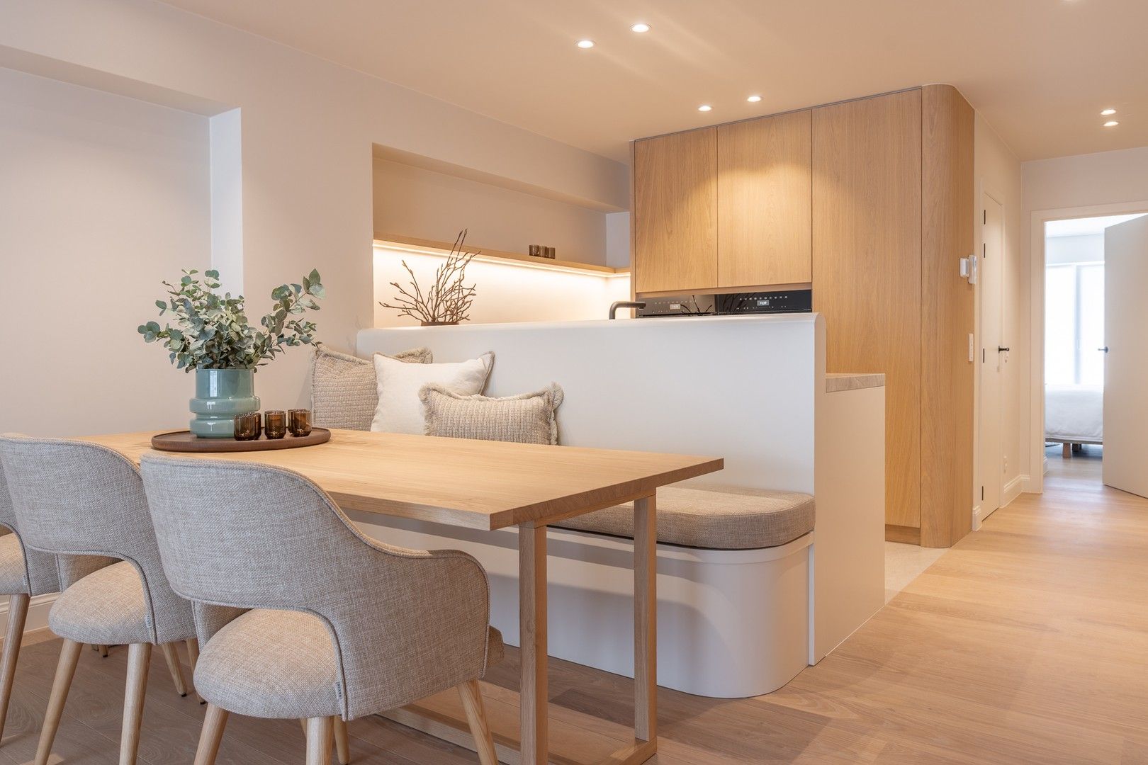 Prachtig en luxueus gerenoveerd appartement met zeezicht, centraal gelegen in het Zoute. foto 8