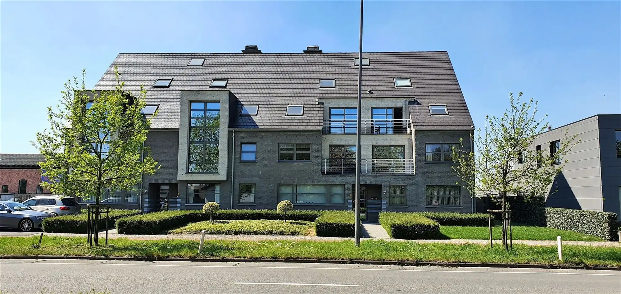 Gelijkvloersapp met zonneterras en tuin foto {{pictureIndex}}