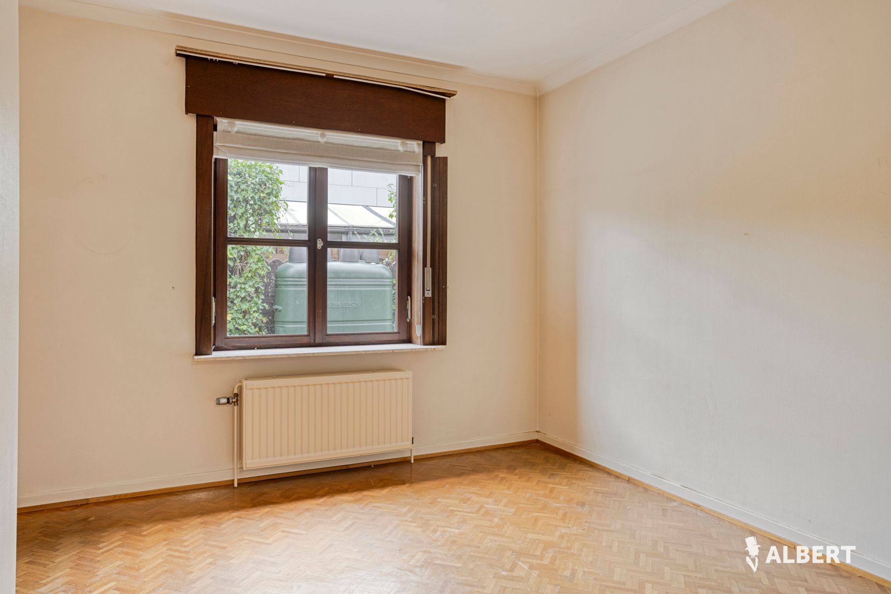 Bungalow met inrichtbare zolder op een ruim perceel foto 6