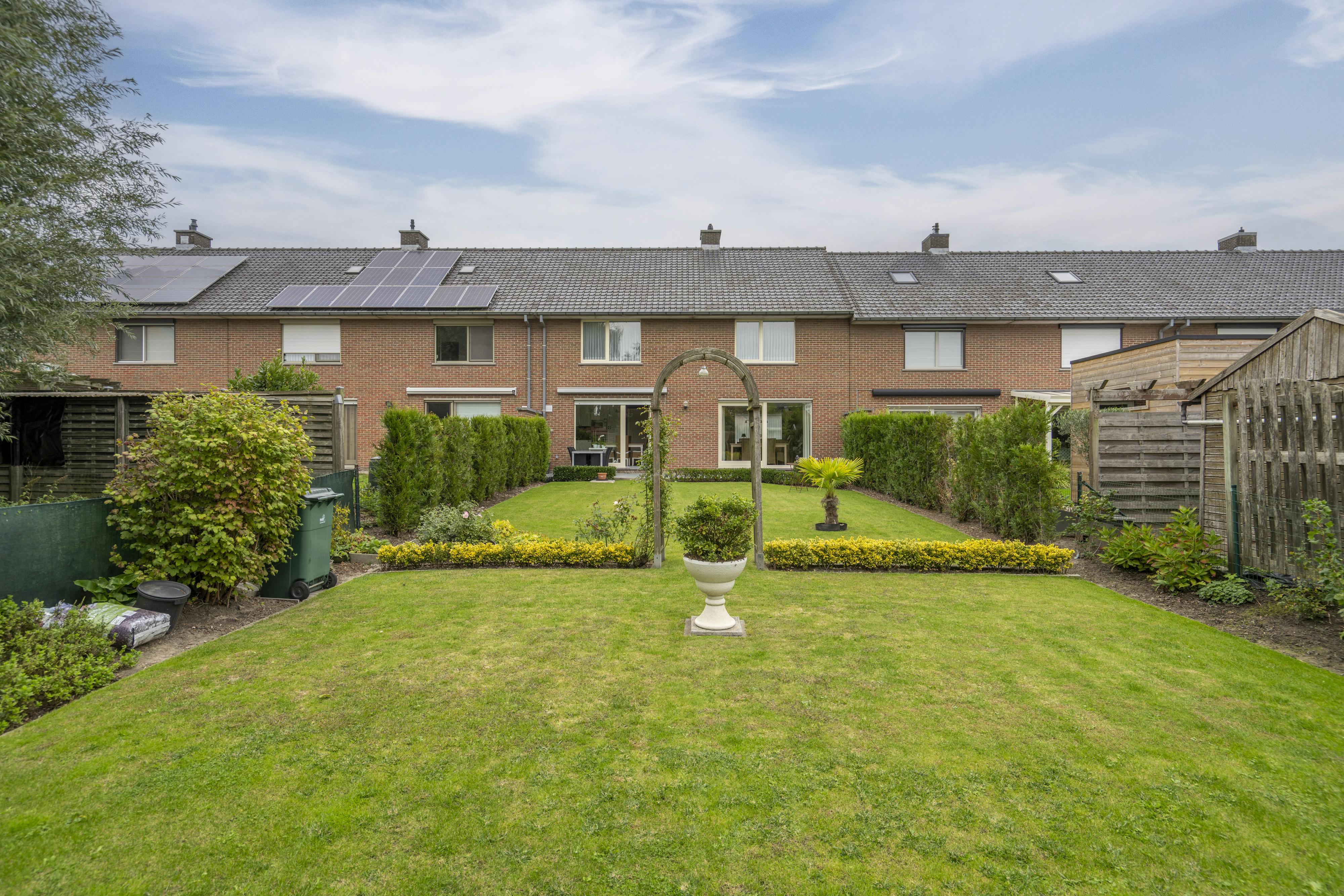 Ruime gezinswoning met 4 slaapkamers en tuin in Harelbeke! foto 11