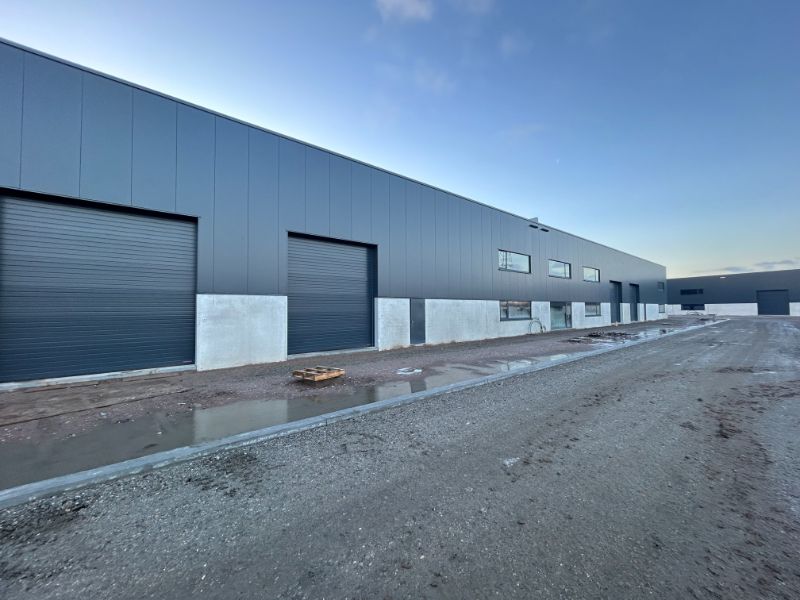 *** LAATSTE 2 *** grote nieuwbouw KMO-UNITS - oppervlakte 508m² foto {{pictureIndex}}