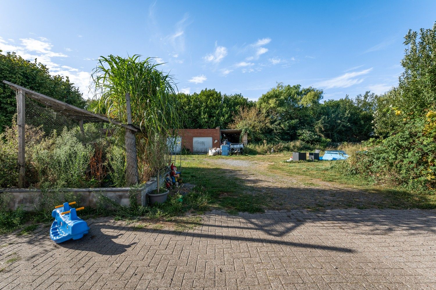 Ruime gezinswoning met bijgebouw te Ranst. foto 24