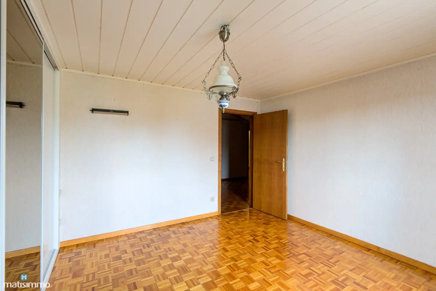 ZEER RUIME GEZINSWONING MET 4 SLAAPKAMERS, GARAGE EN TUIN TE BILZEN foto 23
