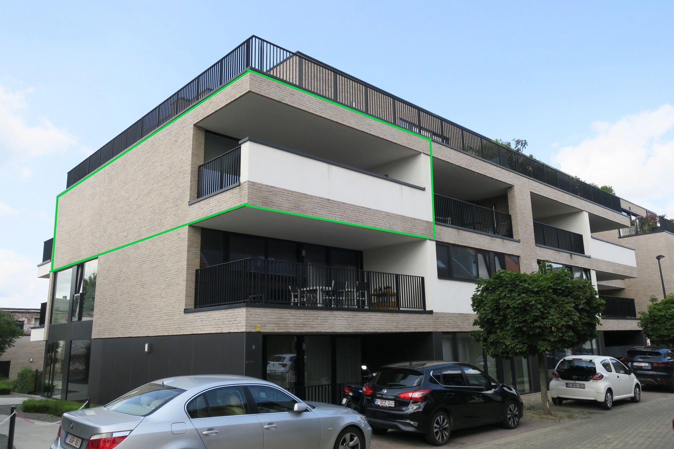 Nieuwbouwappartement met 1 slaapkamer, terras en garage foto {{pictureIndex}}