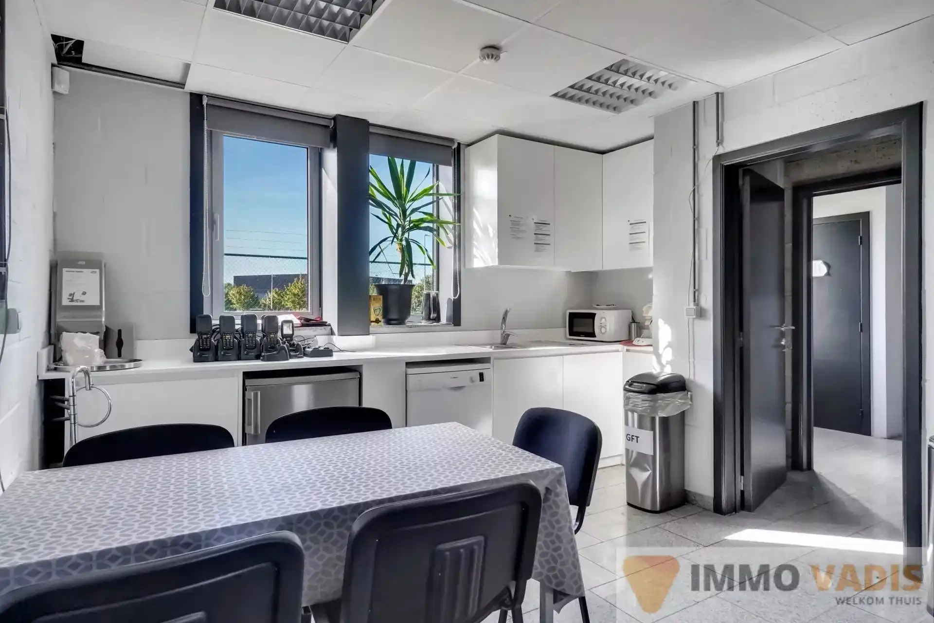 Industrieel gebouw op strategische locatie foto 27