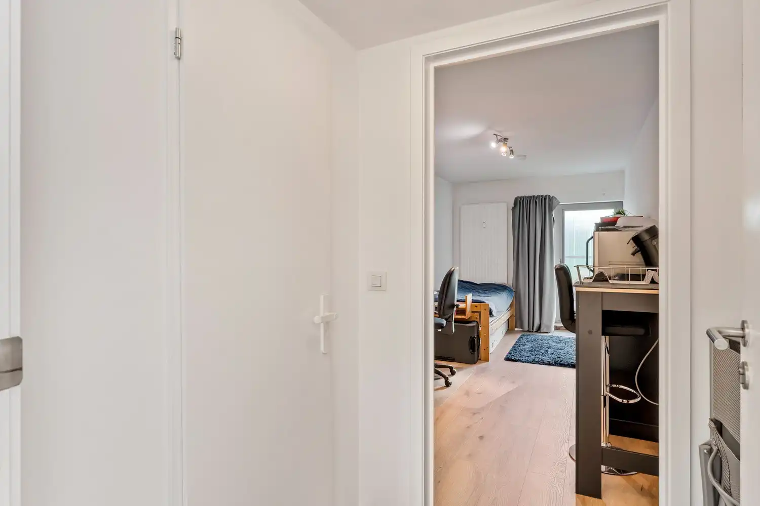 Centraal gelegen en gemeubelde studio met een gedeeld terras nabij het station van Leuven! foto 4