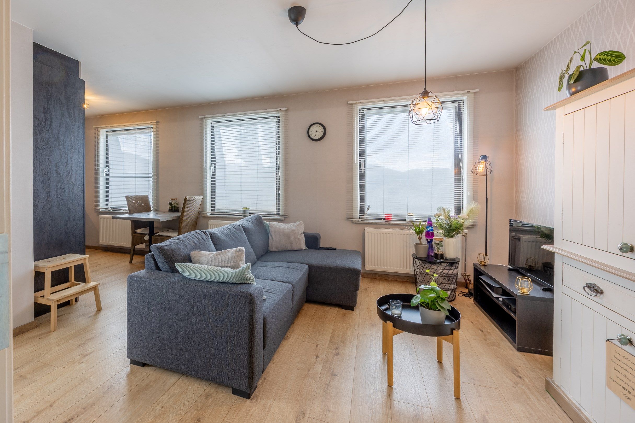 Lichtrijk & gerenoveerd appartement foto 2