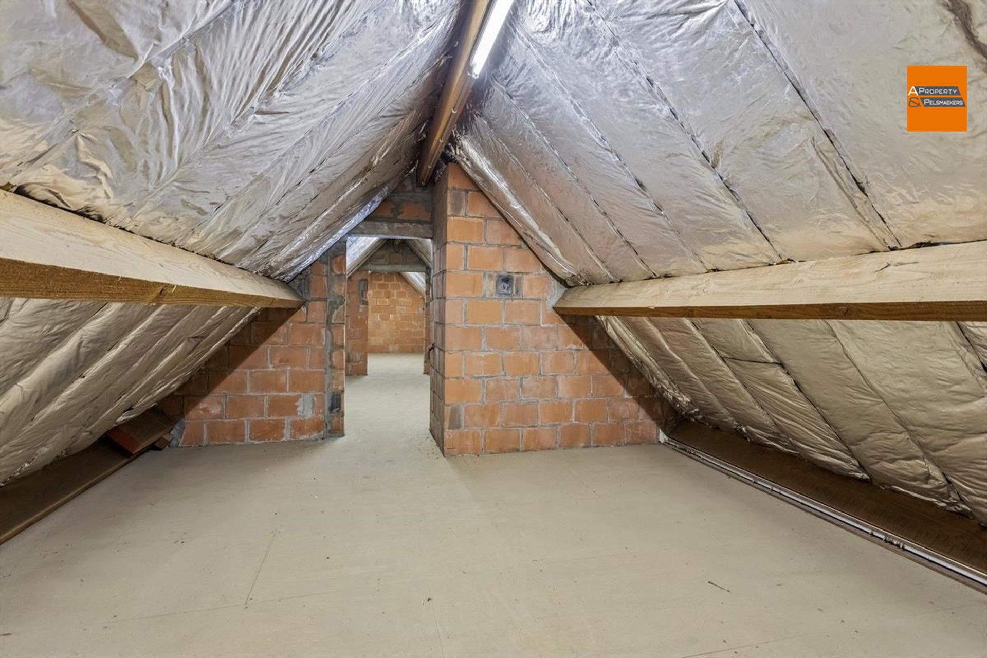Ruime villa met 4 /5 slaapkamers op prachtige stuk grond foto 24