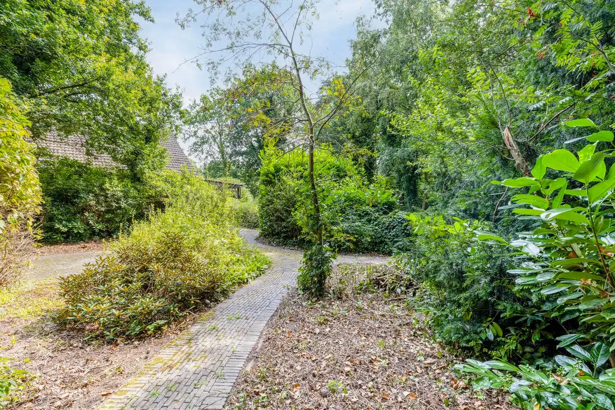 Rustig en residentieel gelegen woning met mogelijkheden op een mooi perceel van 1.317 m². foto 29