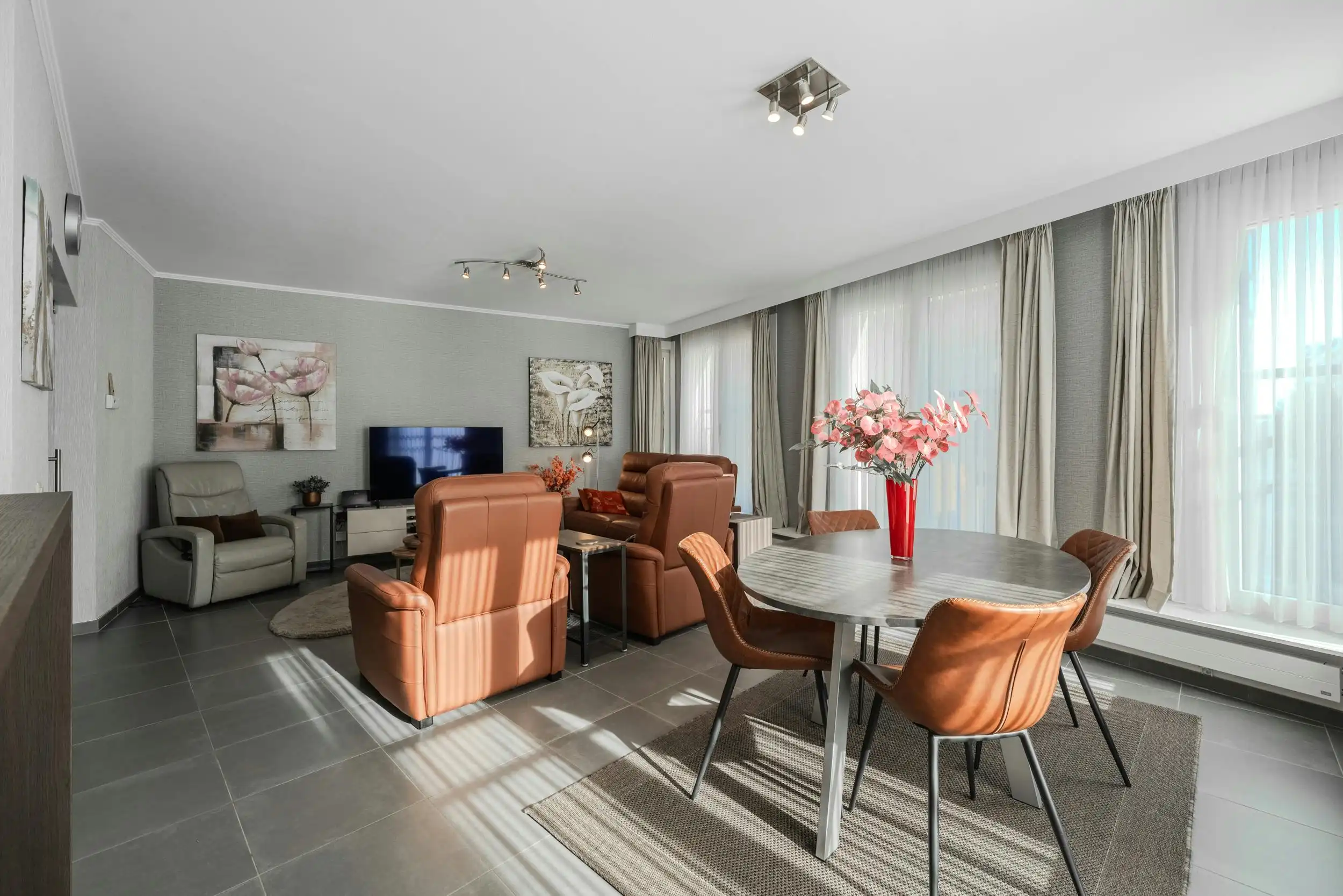 Appartement te koop vlakbij de zeedijk te centrum Oostende foto 4