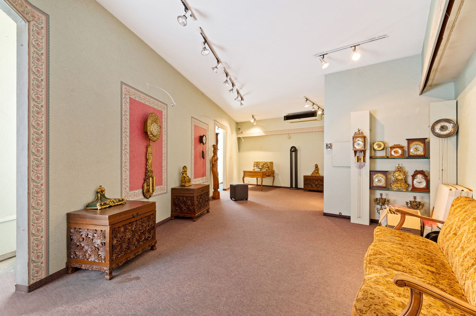 Zeer ruim handelshuis op top locatie in Merksem foto 12