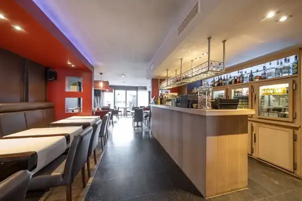 Handelsgelijkvloers op toplocatie te Diepenbeek foto 4