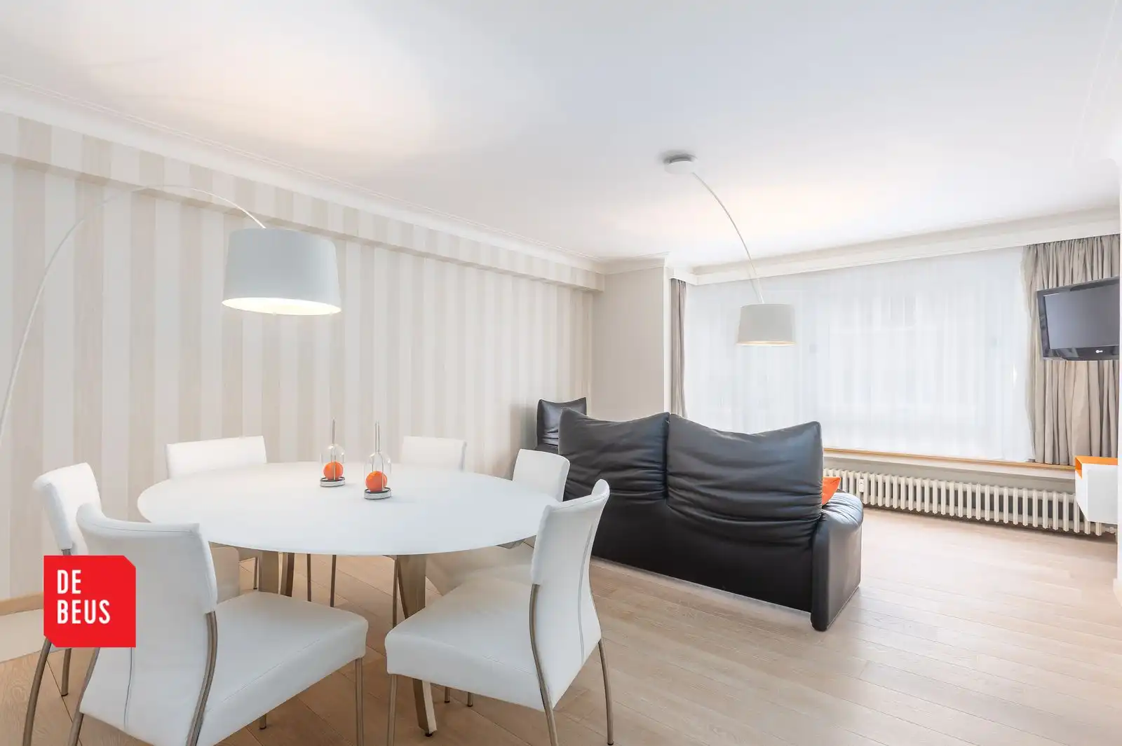 Gerenoveerd appartement met 2 slpk en lateraal zeezicht foto {{pictureIndex}}