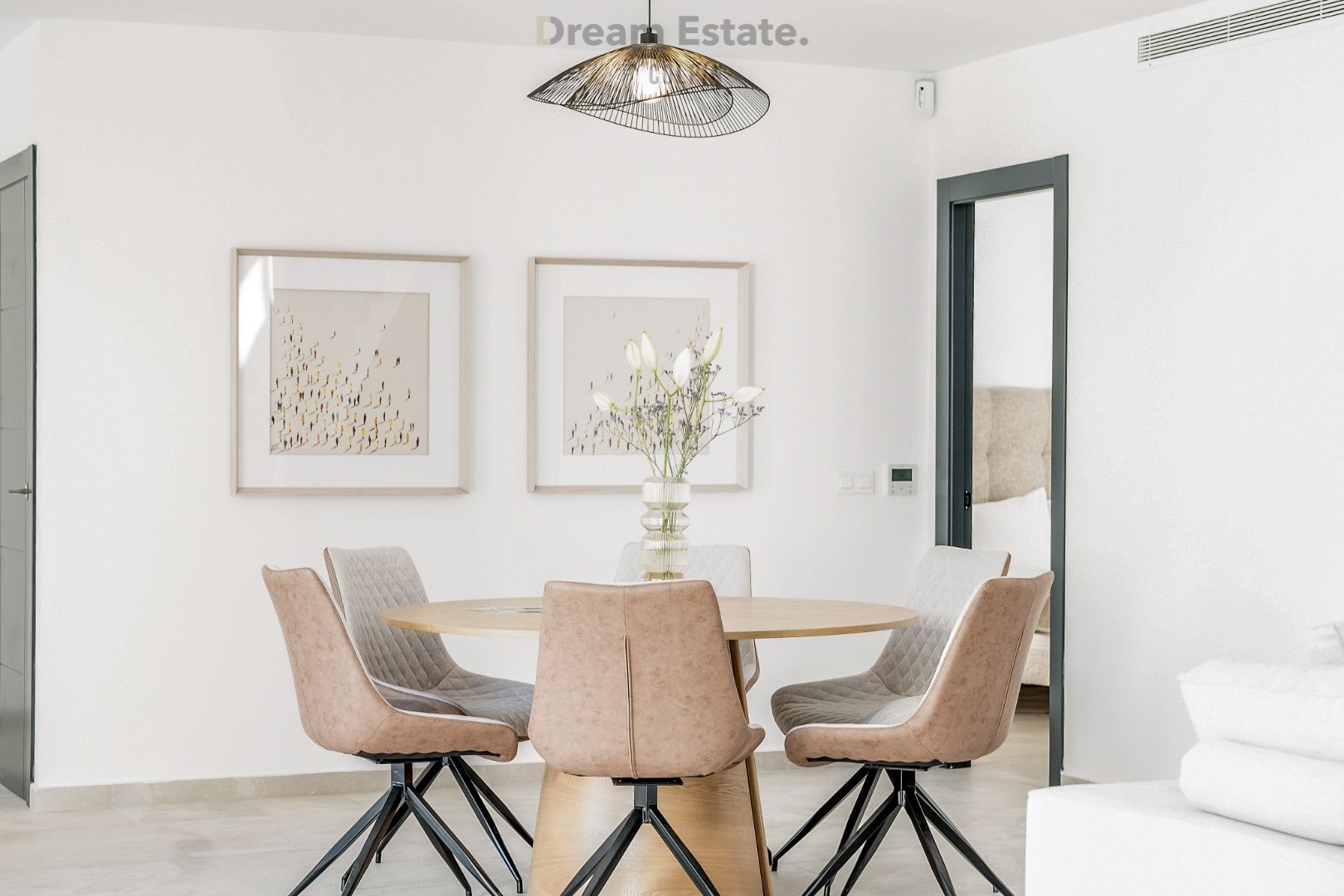 Een moderne familie villa te El Paraiso, Benahavis, New Golden Mile foto 19