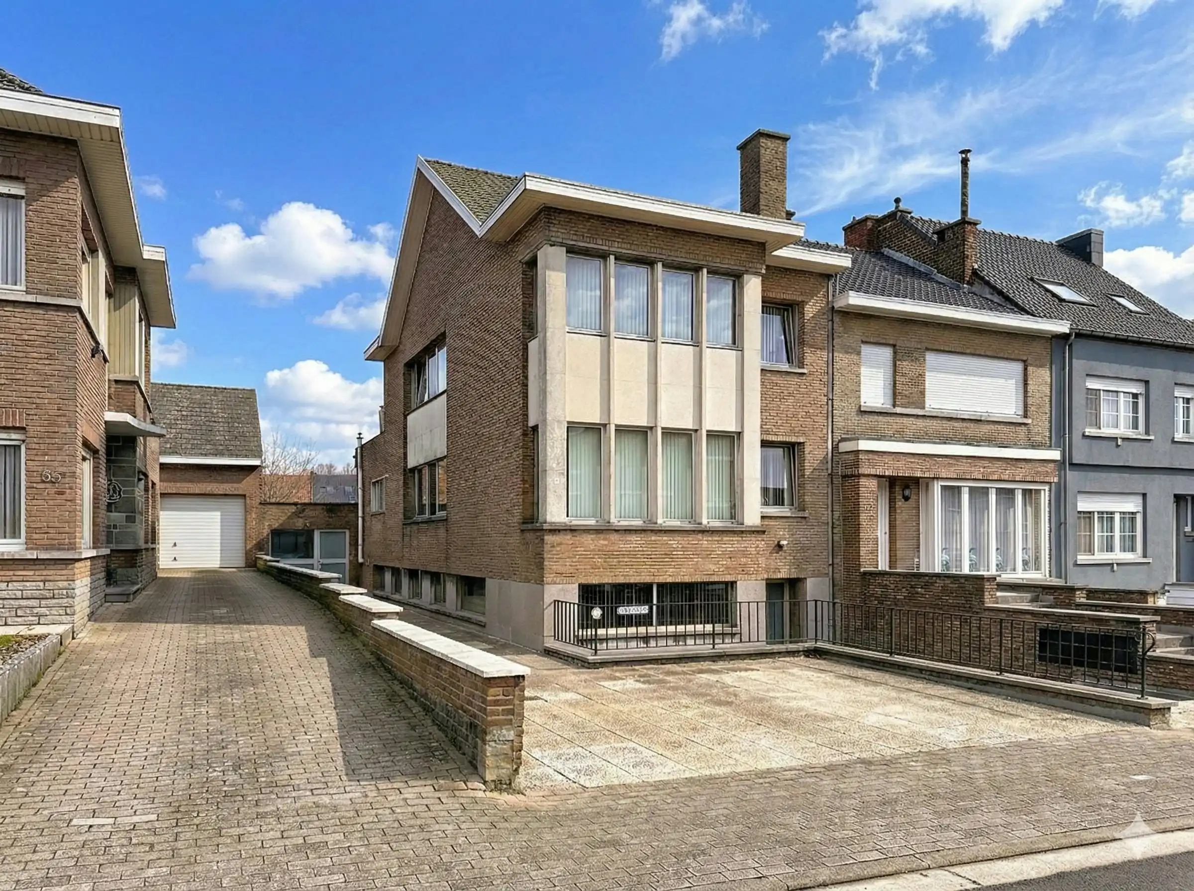 Woonhuis te Ninove, nu Gemeenschapshuis met 4 kamers (appt) foto {{pictureIndex}}