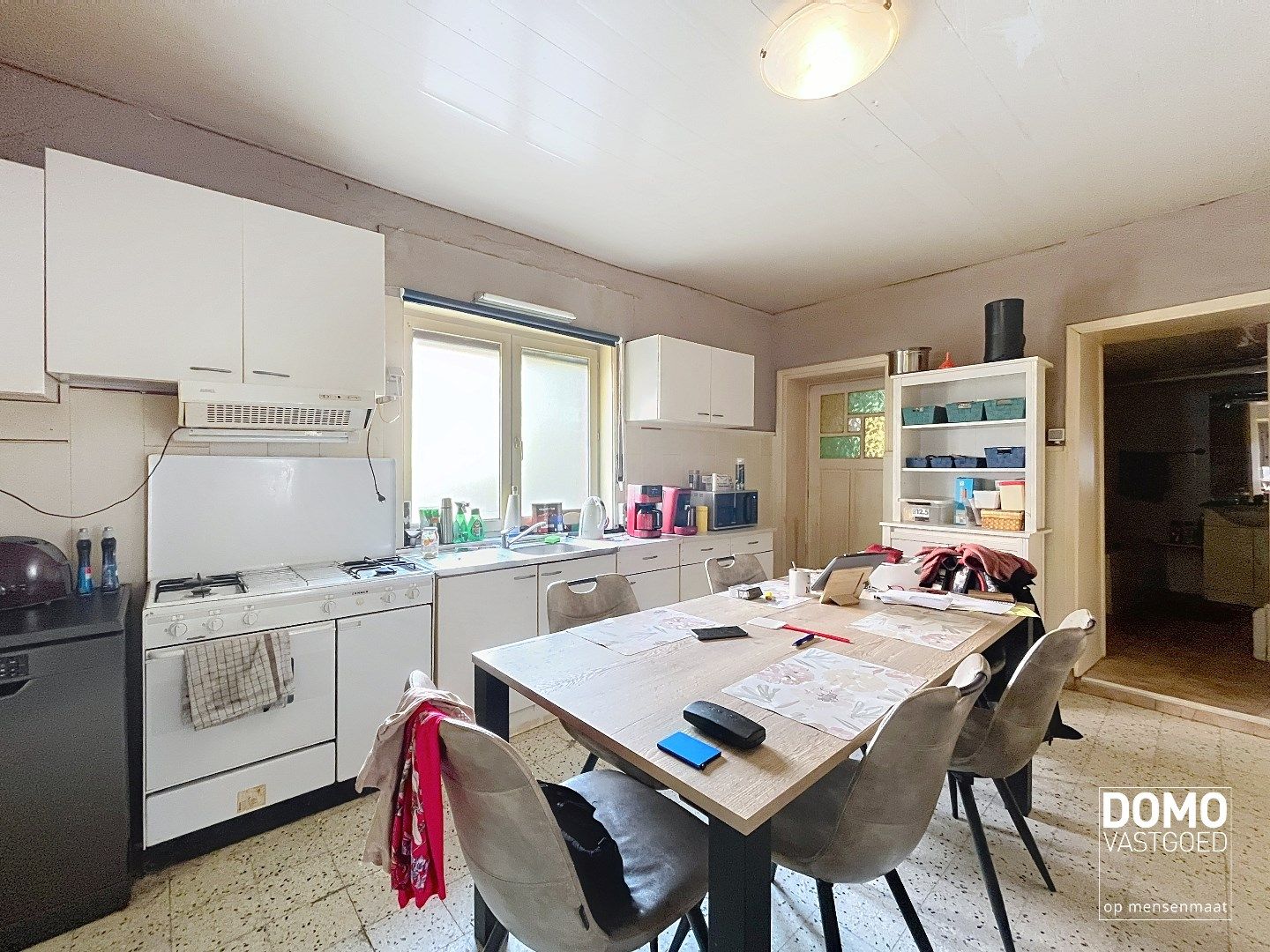 RUIME TE RENOVEREN WONING MET 5 SLAAPKAMERS EN RUIME ACHTERLIGGENDE GARAGE TE BILZEN-HOESELT foto 6