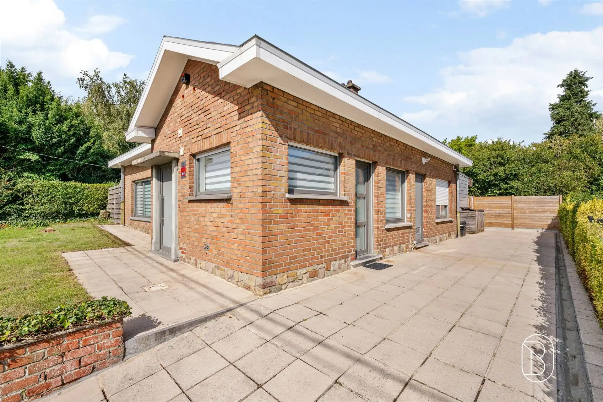Stevige gelijkvloerse woning met vier gevels en 3 slaapkamers in Rekkem foto 2