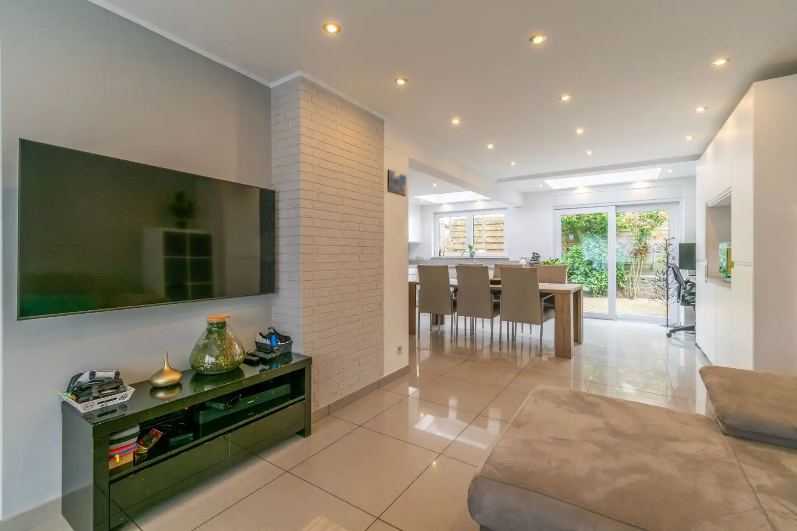 Een instapklare 3 gevelwoning met garage! foto 8