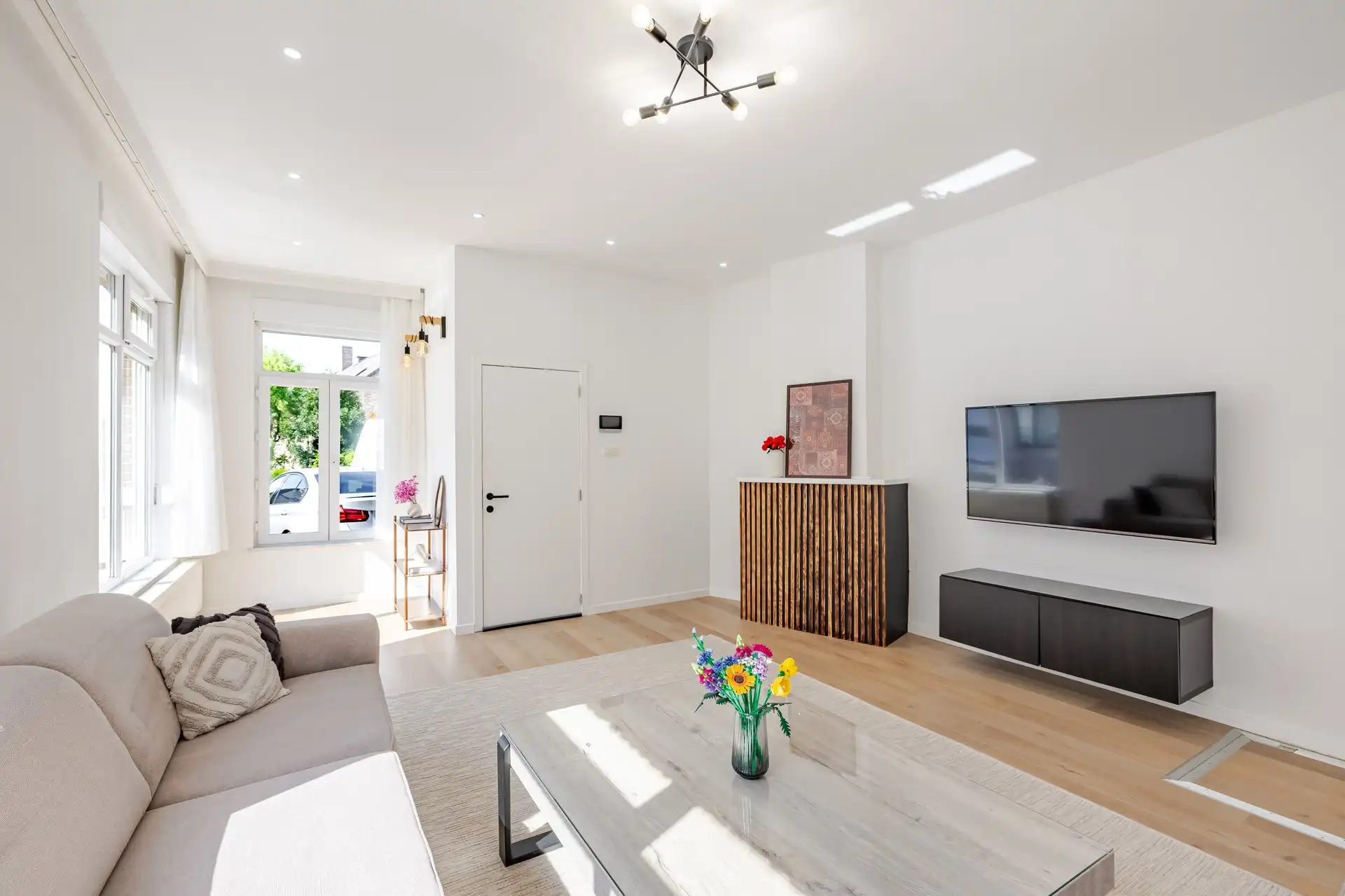 Top gerenoveerde woning met 3 slks op gunstige ligging foto 6
