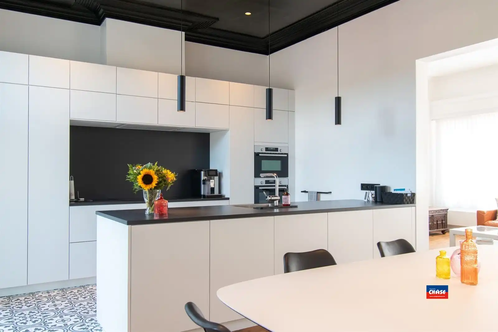 Authentieke woning met zes slaapkamers en tuin met toegang naar de steenbakkerij foto 4