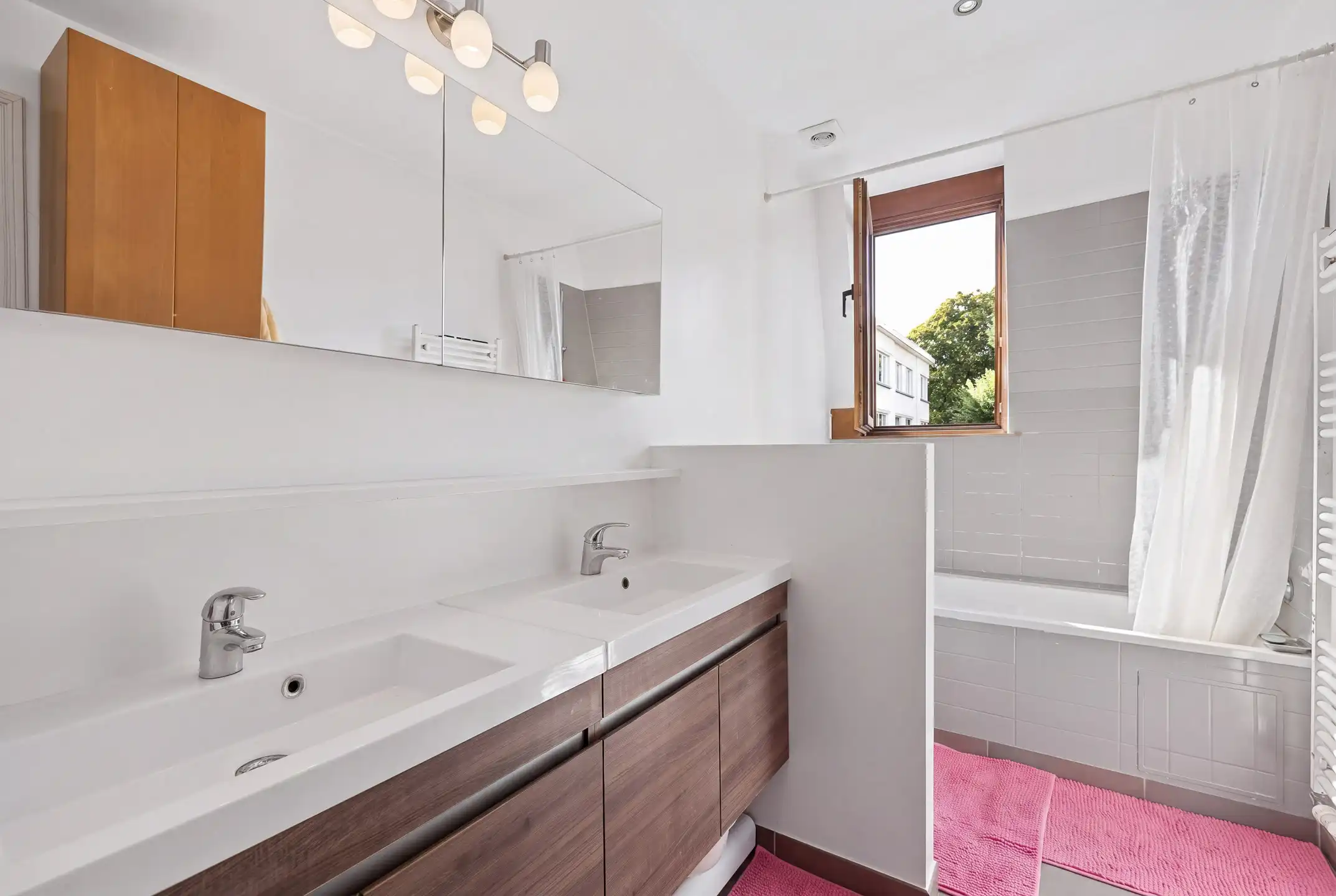 Triplex met de uitstraling van een huis in klein gebouw foto 15