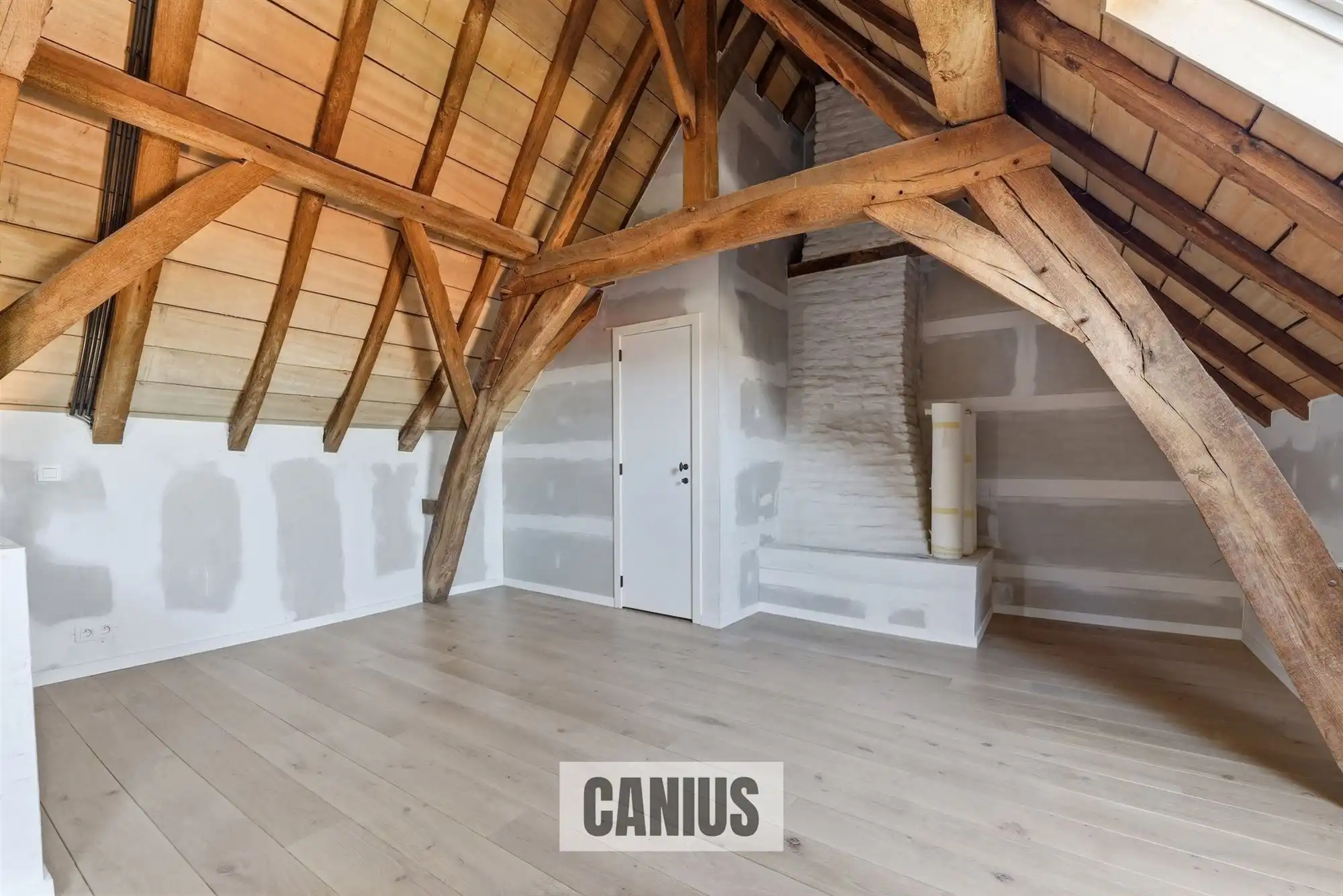 STATIGE WONING MET 3 SLKS EN TERRAS  foto 30