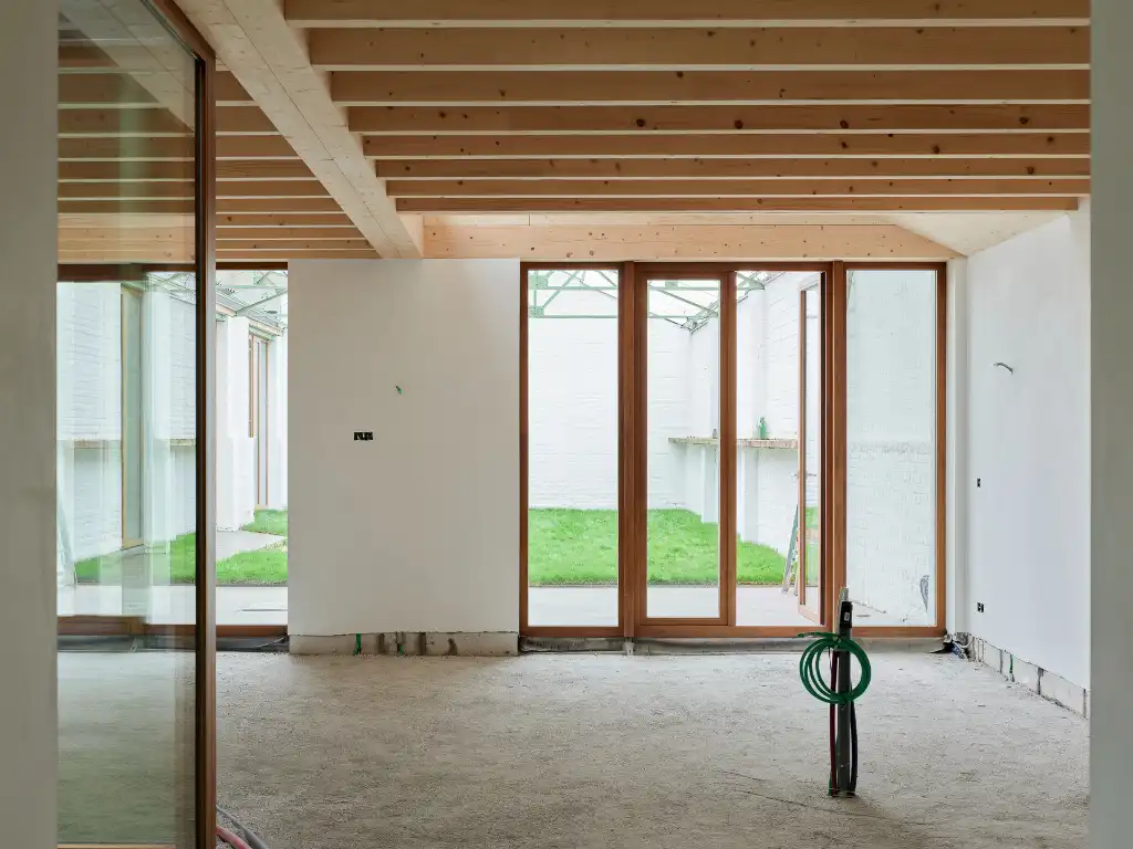 Architecturale woning ontworpen door&nbsp;GAFPA&nbsp;architecten met tuin, garage en atelierruimte op een boogscheut van het stadscentrum. foto 6