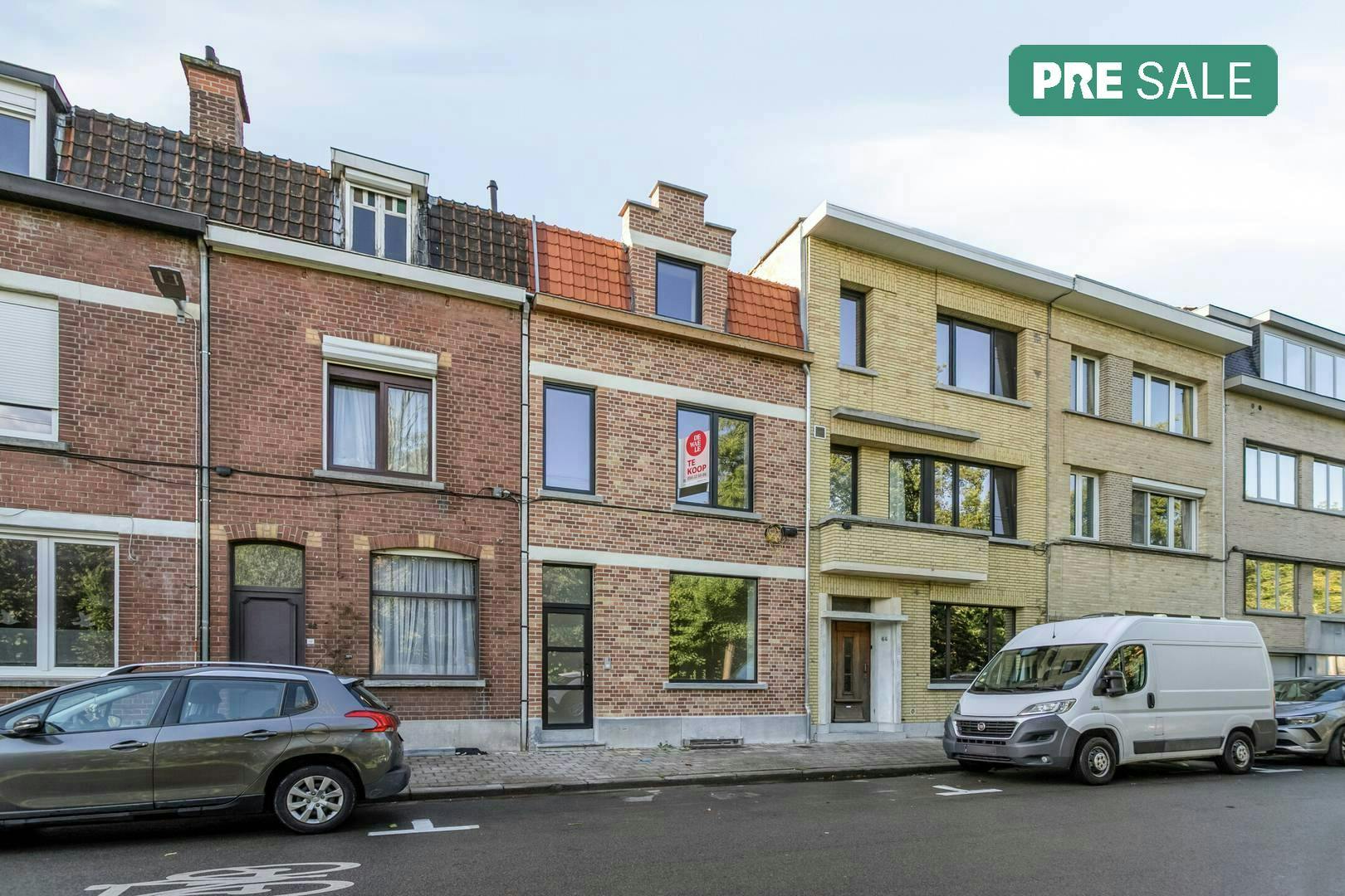 Prachtig vernieuwde ruime woning met EPC B te koop in centrum Kortrijk foto {{pictureIndex}}