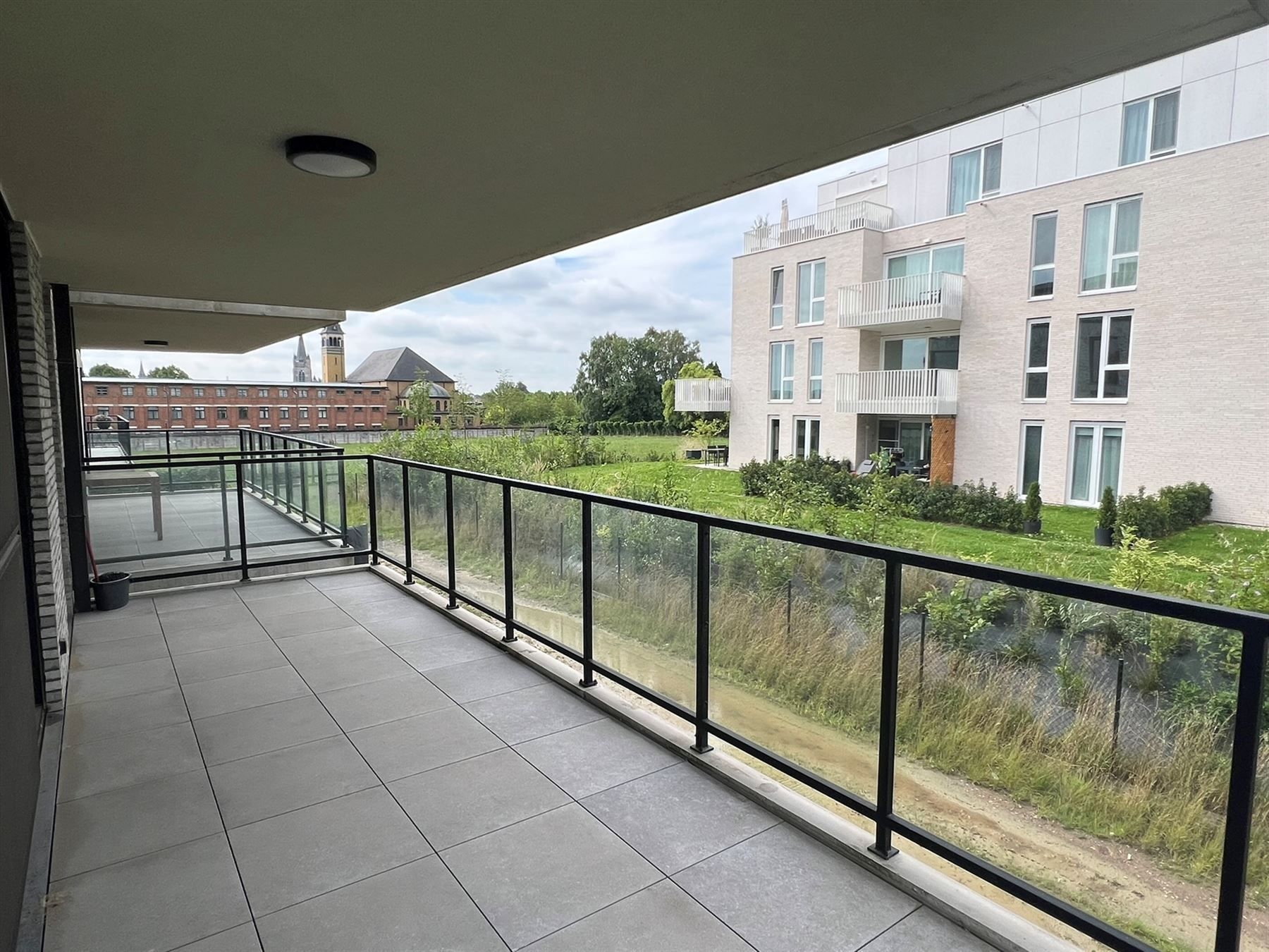 Kwalitatief en ruim  nieuwbouw appartement met groot terras foto 11