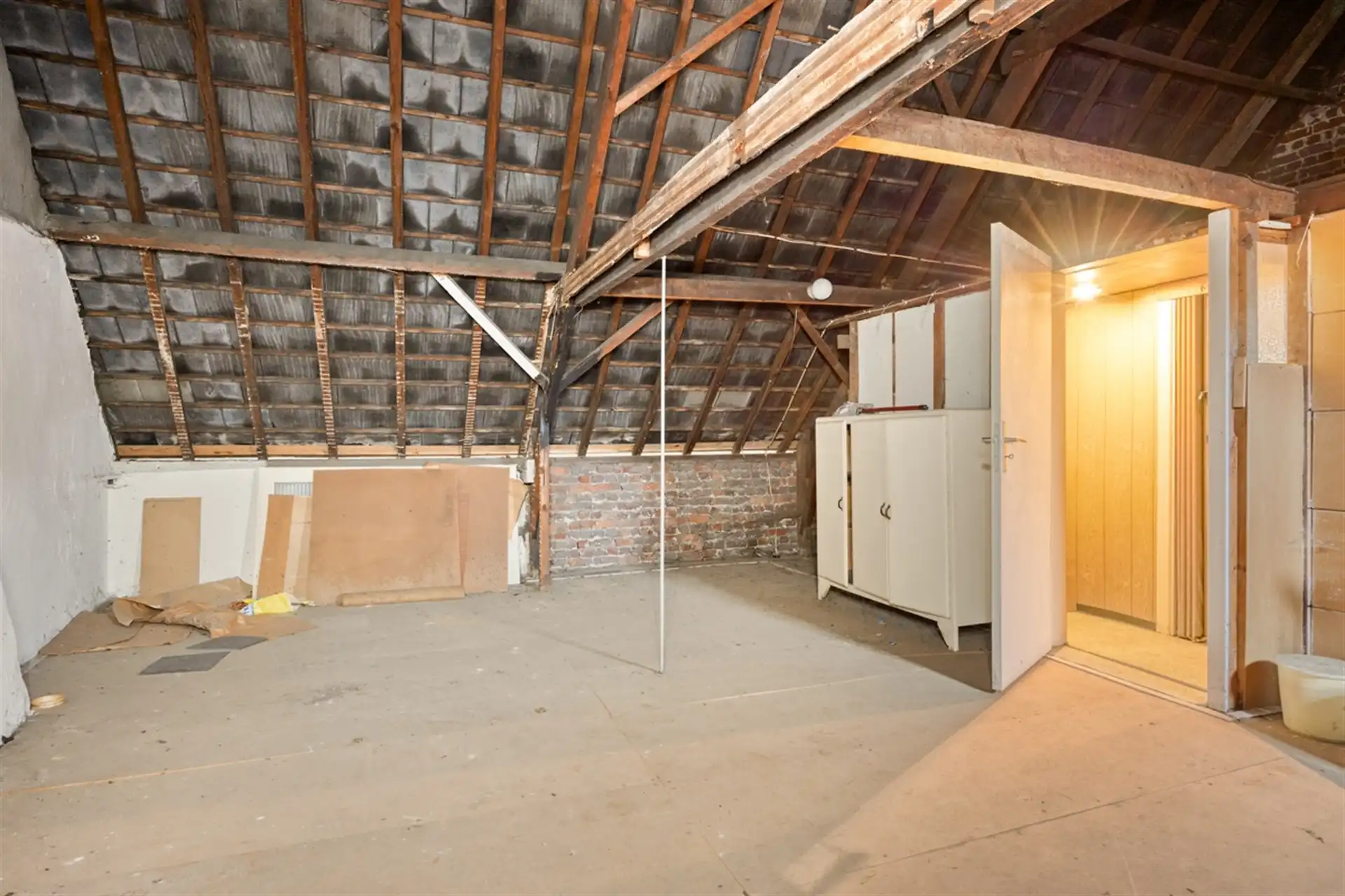 Te renoveren woning met prachtige tuin foto 17