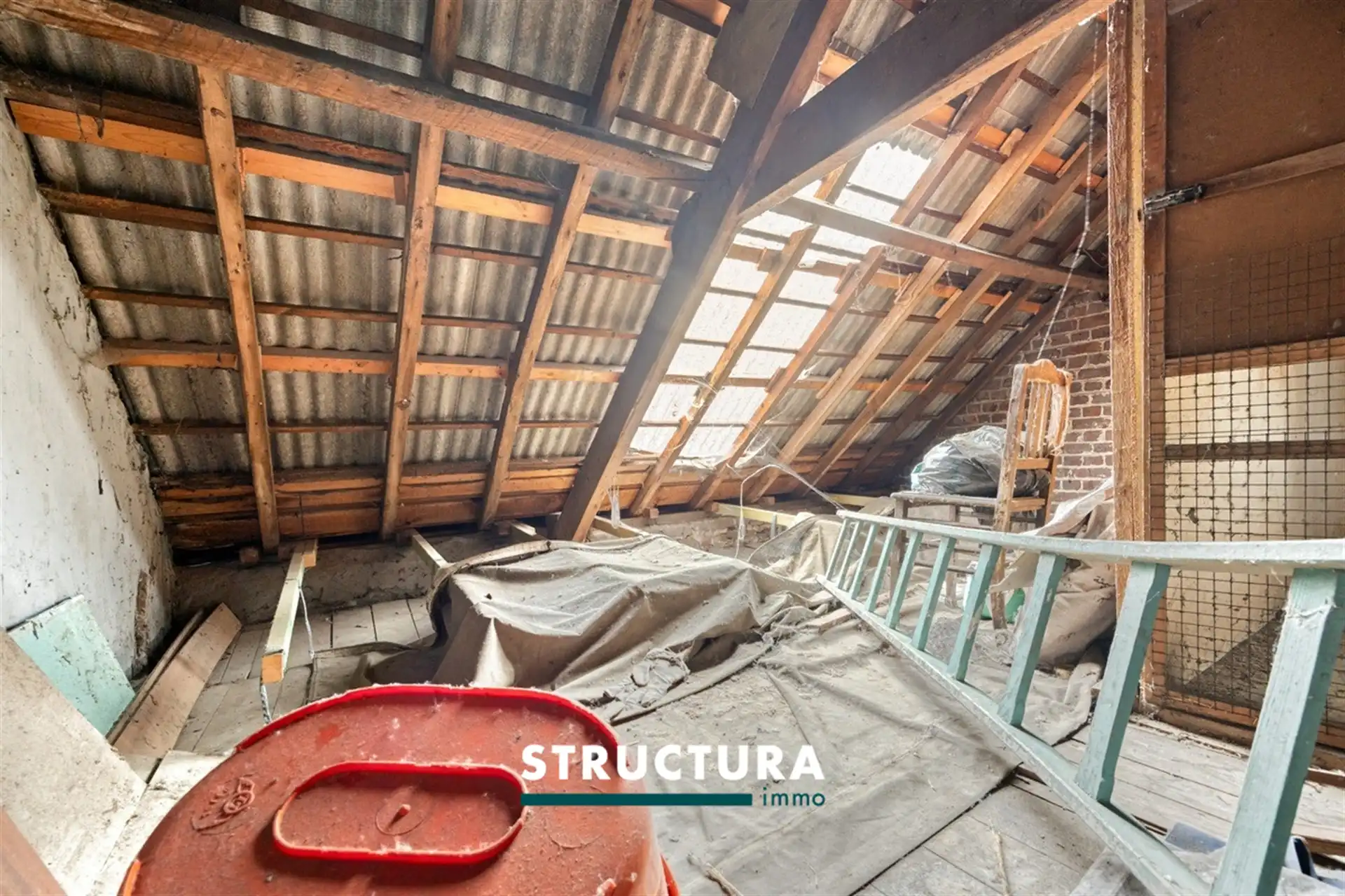 Te renoveren woning met prachtige tuin foto 17