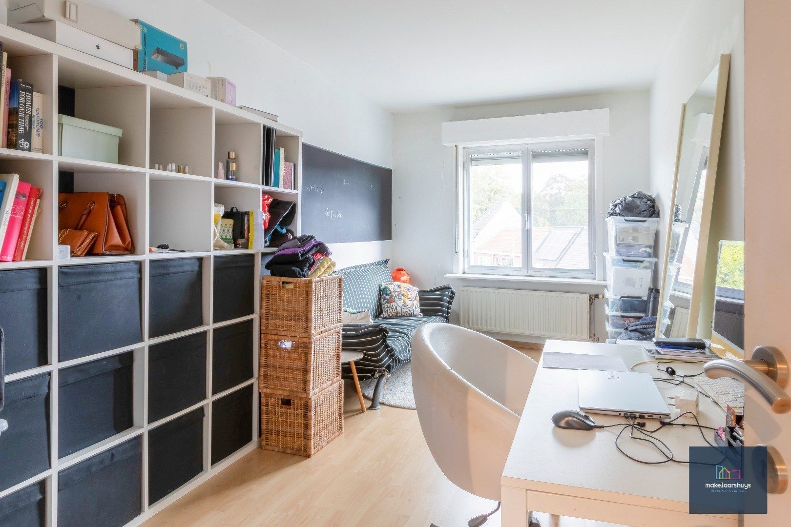 Heel ruime Instapklare woning in rij  met zonneterras en 2 staanplaatsen foto 17