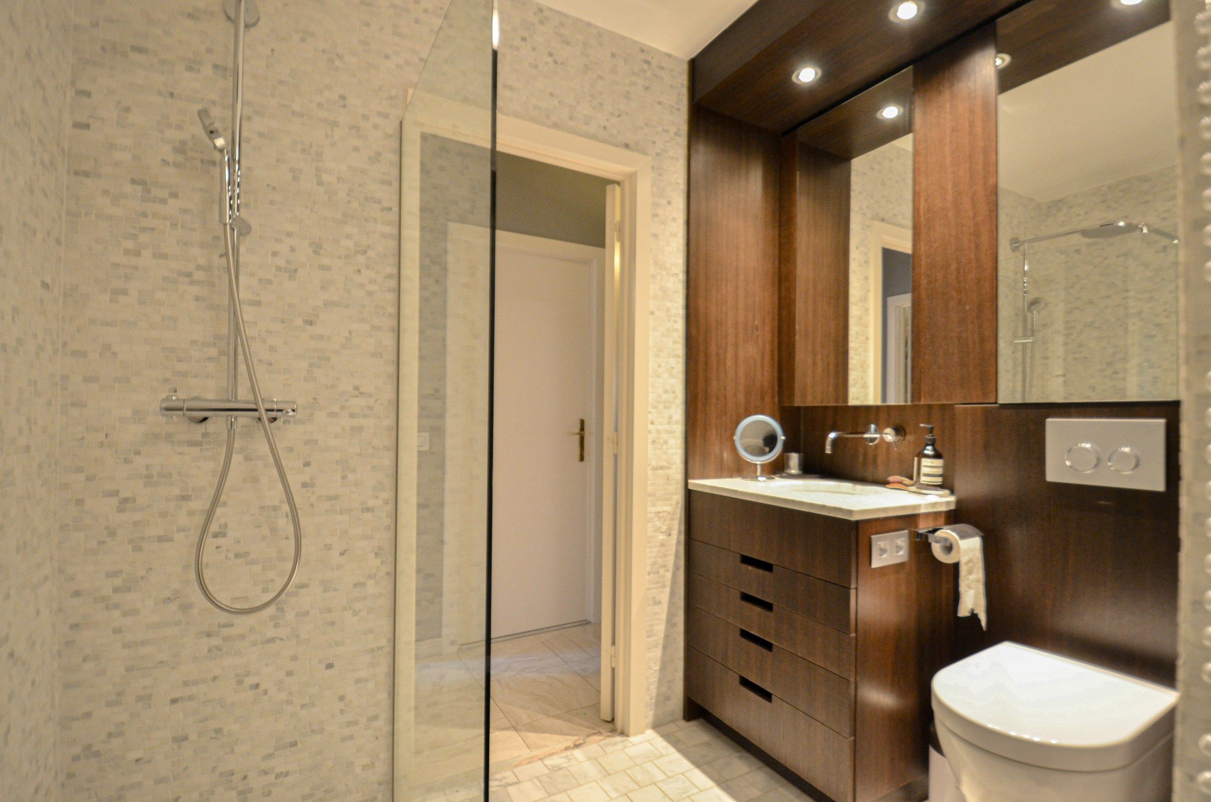 Lichtrijk hoekappartement met ruime terrassen gelegen in een klein residentie. foto 17