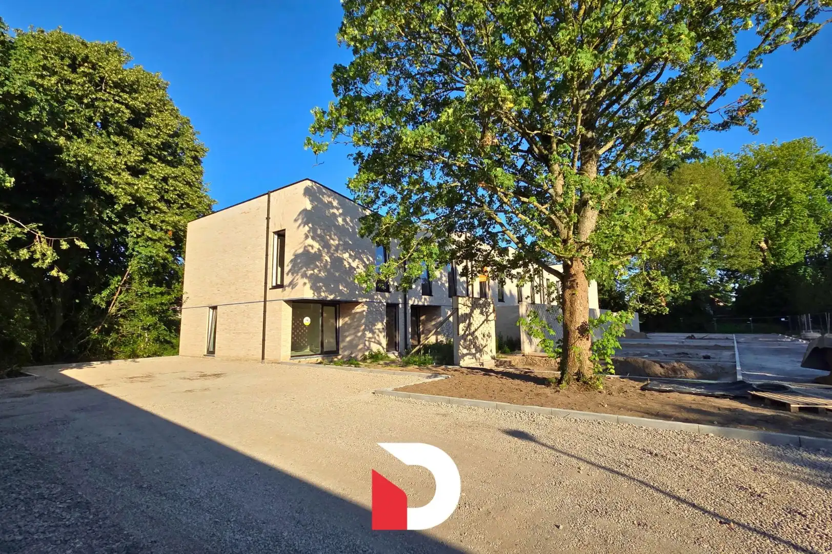 Nieuwbouwwoning met 3 slk op kleinschalig woonerf in groene omgeving nabij Brugge foto {{pictureIndex}}