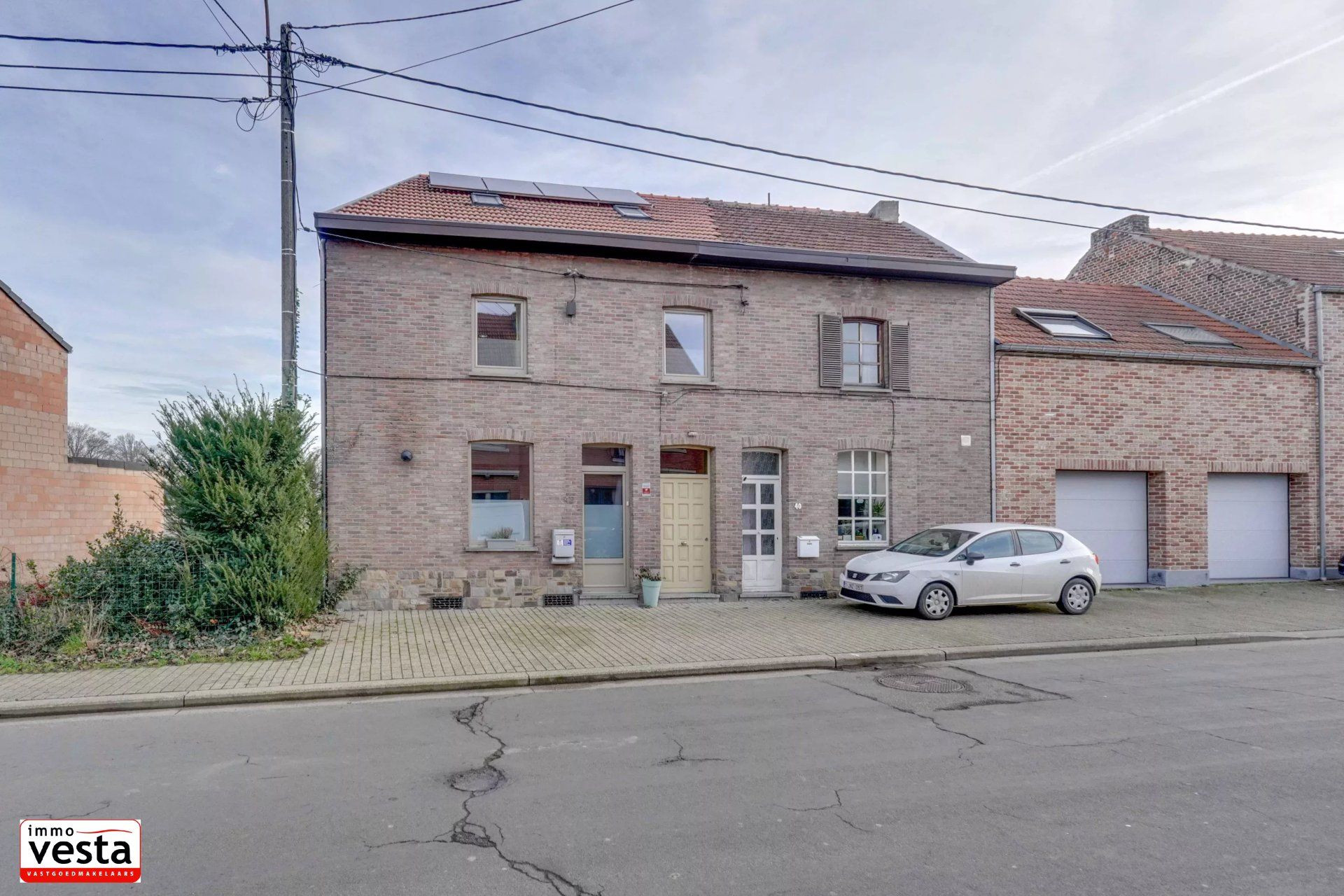 Ruime, gerenoveerde woning op goede locatie foto {{pictureIndex}}