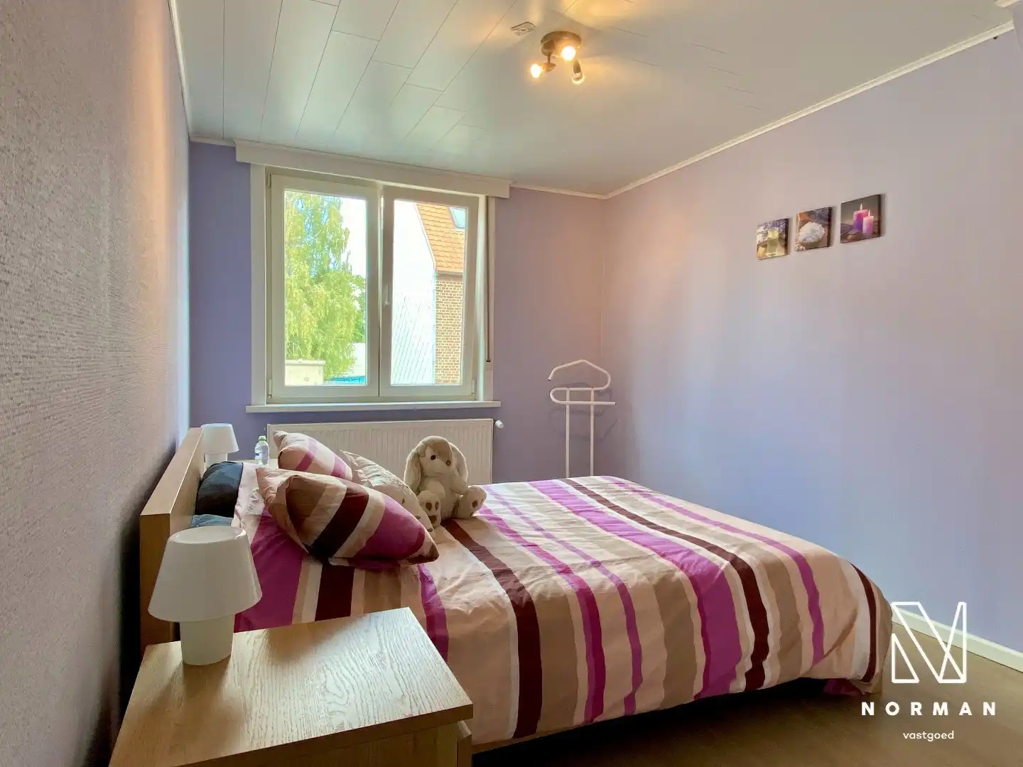 Halfopen woning met 3 slaapkamers, bijgebouw/atelier en grote voorkamer voor eventuele handelszaak foto 9