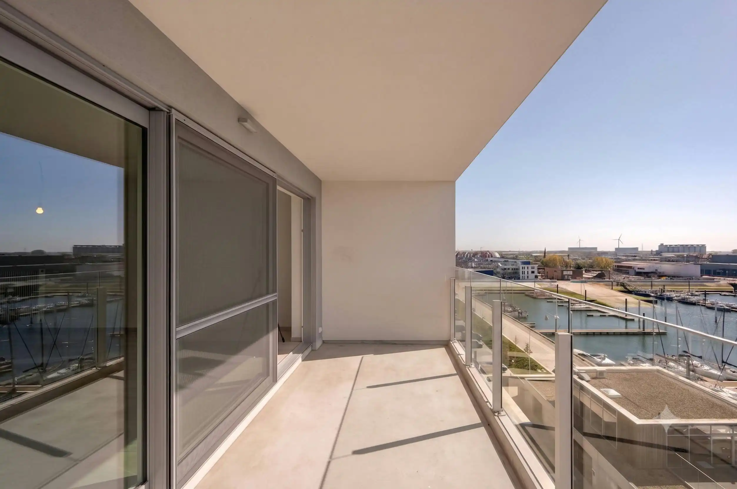 Ruim appartement met terras en zicht op jachthaven te koop foto 4