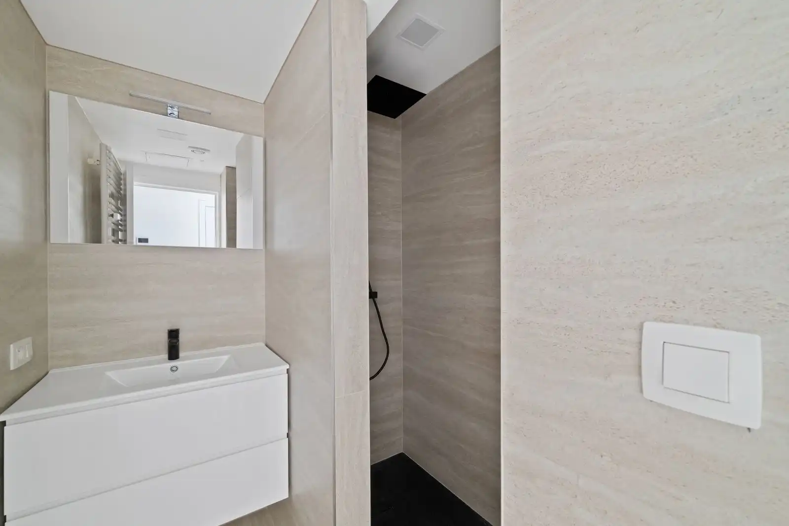 Luxueuze penthouse met zonovergoten terrassen pal aan zee! foto 23