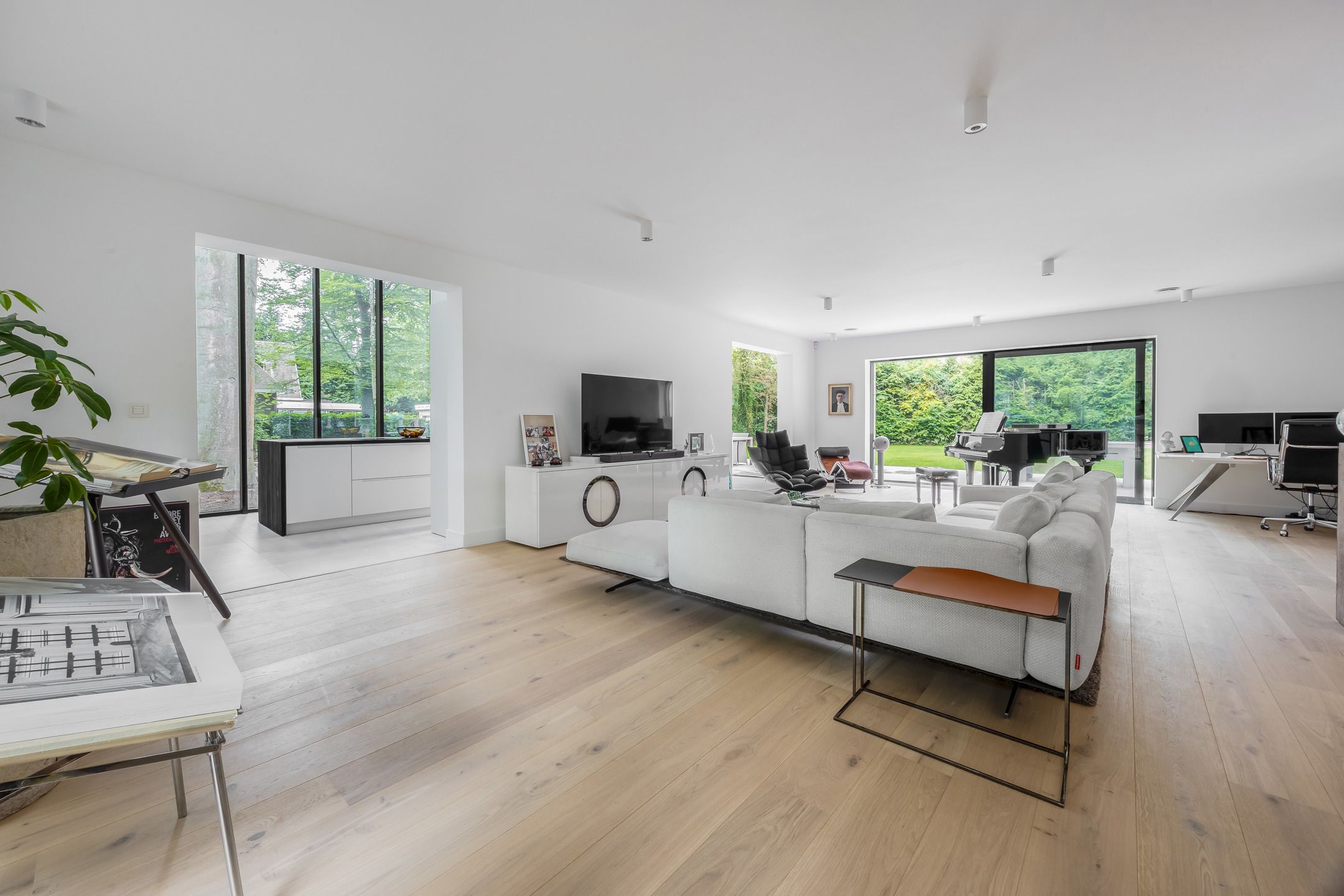 Luxe volledig gerenoveerde villa op een prachtig hoekperceel foto 6