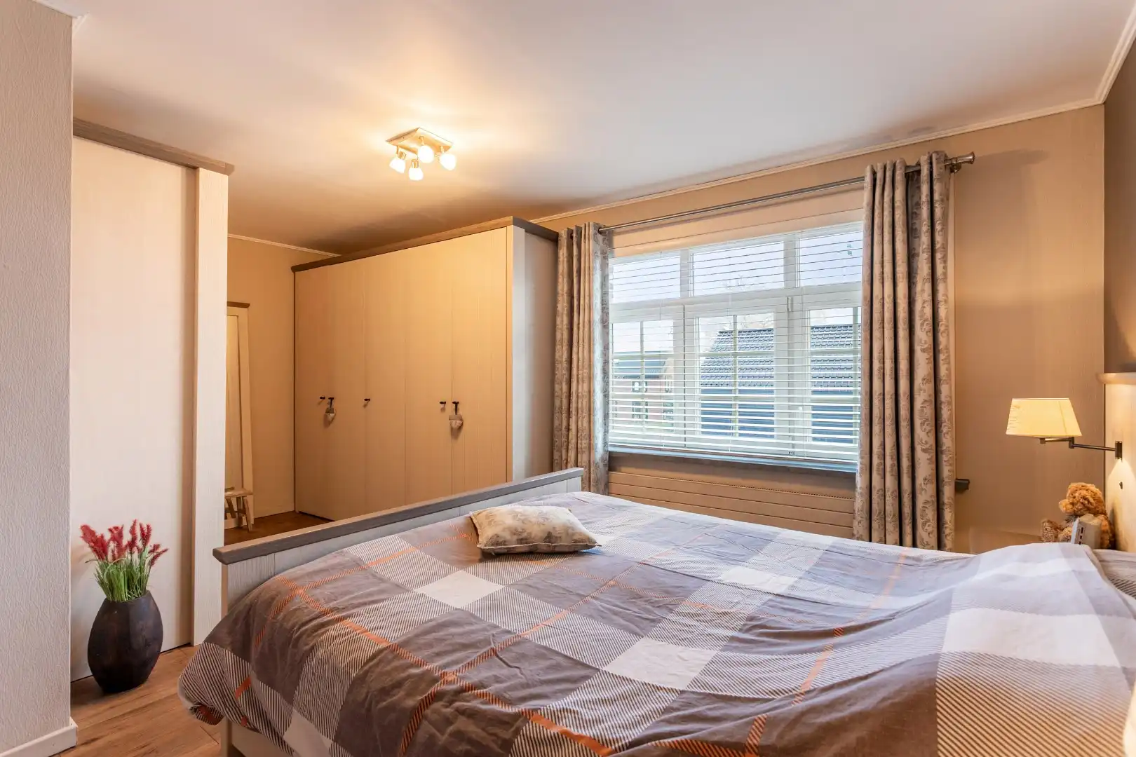 Bel-étage te koop met 3 slpks, terras en garage op +- 4,5are foto 18