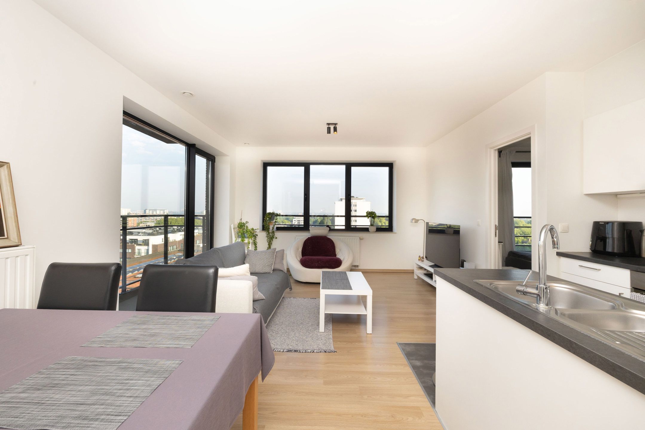 NATO - Appartement met 2 slaapkamers  + P foto {{pictureIndex}}
