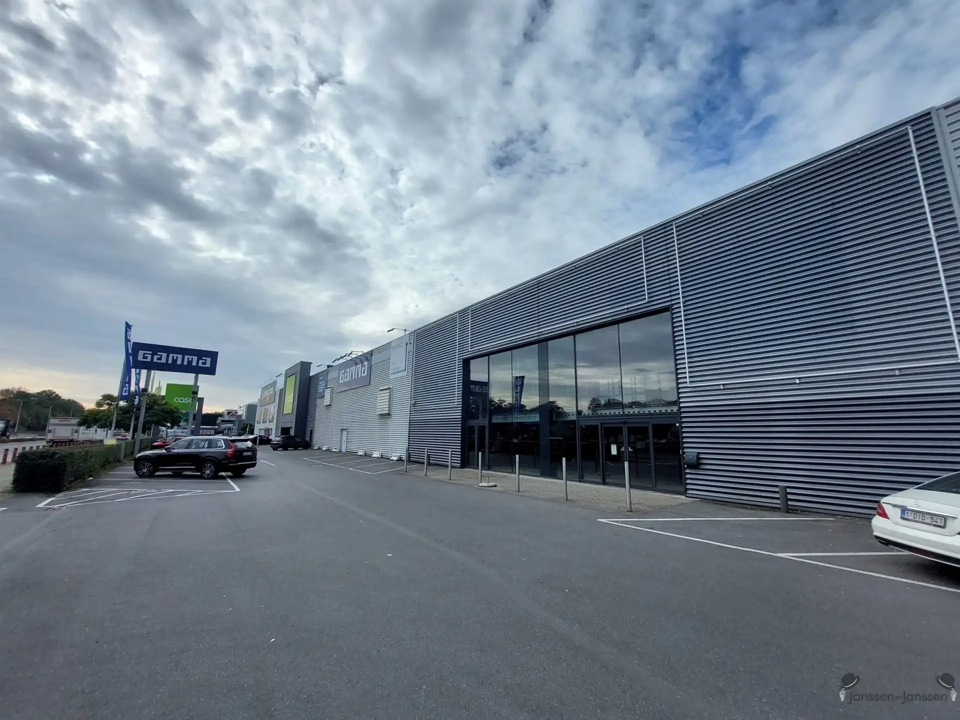 Multifunctionele bedrijfsruimte op toplocatie! foto {{pictureIndex}}